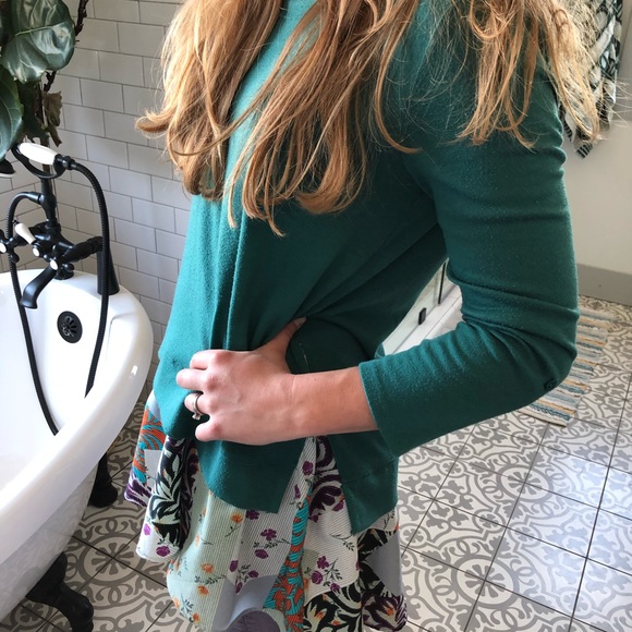 Long Anthropologie shirt with ruffle bottom - Picture 2 of 3